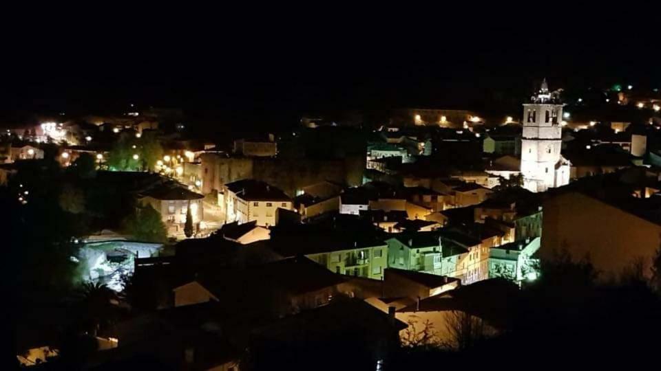 Los Callejones Arenas de San Pedro Bagian luar foto